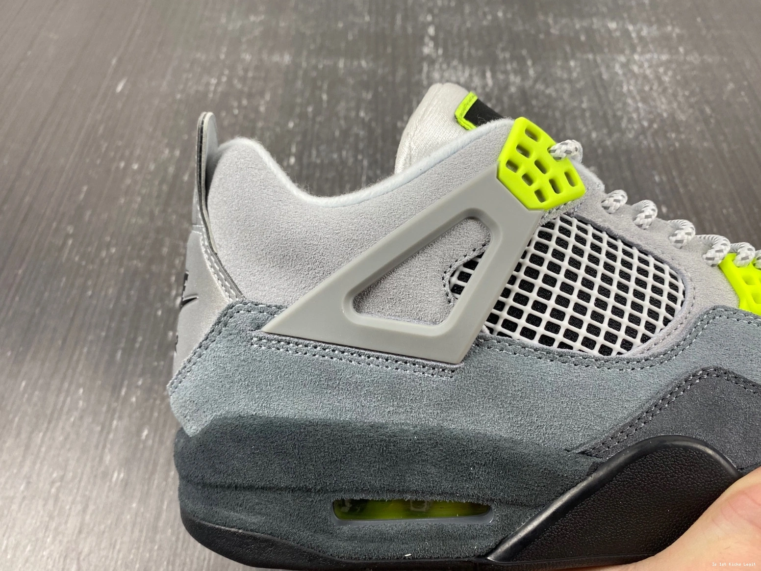 CT5342-007 Air 4 “Neon” Jordan SE 1105